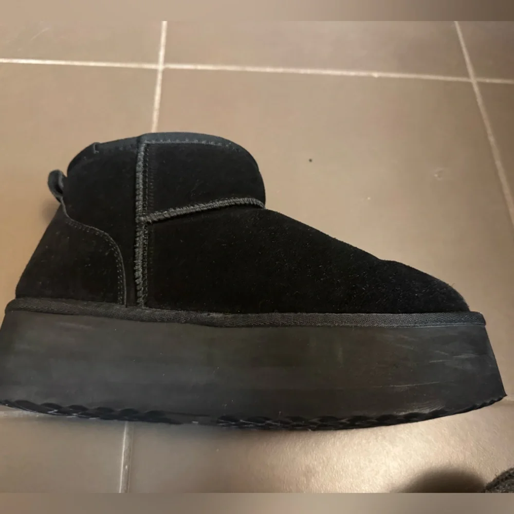 DREAM PAIRS Suede Women’s Classic Mini Platform Lined Boots Cozy Size 8.5 Black